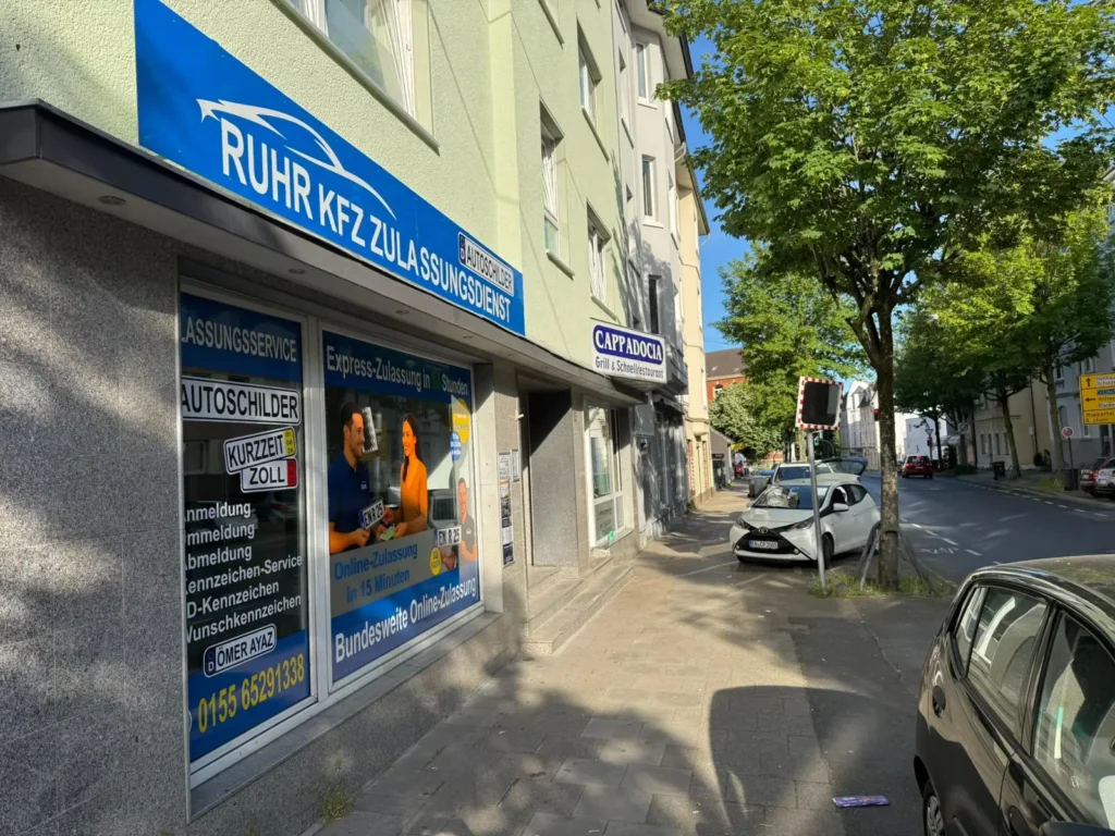Seitenansicht des RUHR KFZ Zulassungsdienstes an der Blankensteiner Straße in Hattingen